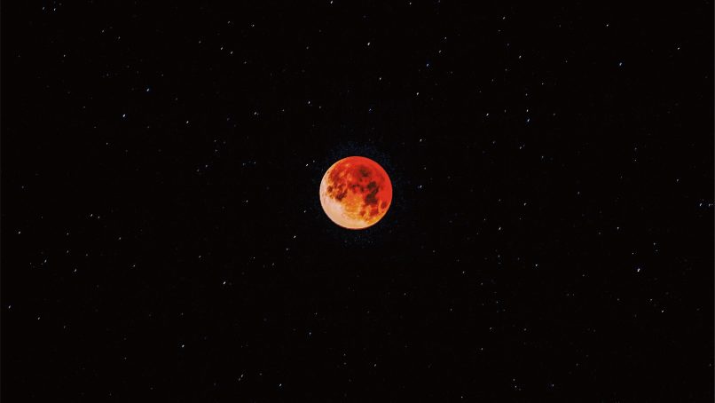 Luna eclipse during nighttime