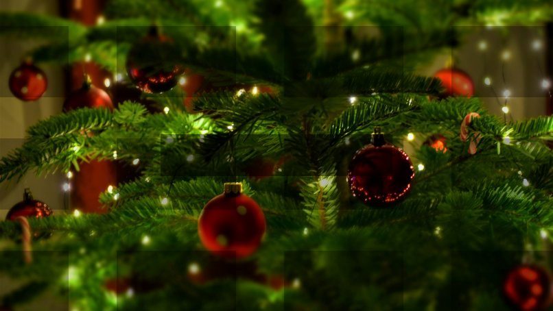 red baubles on green pine tree — Samsung Frame TV art