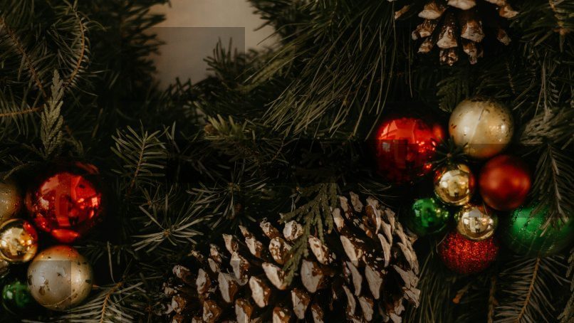wreath with Christmas baubles — Samsung Frame TV art