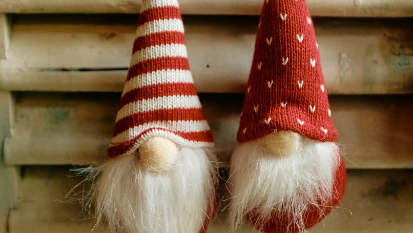 Two gnomes with white beards and patterned hats
