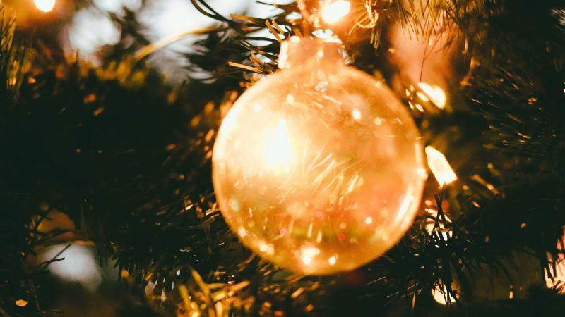 gold baubles on green christmas tree — Samsung Frame TV art